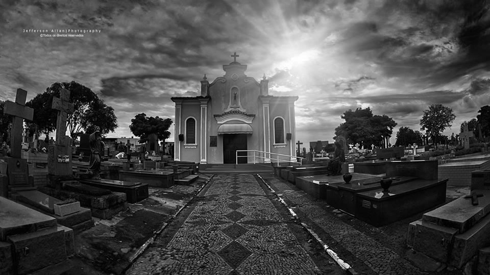 Visitas ao Cemitério no Dia de Finados - Visão Espírita